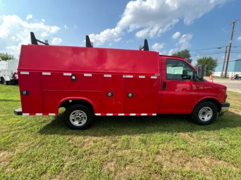 More photos of 2018 GMC Savana Commercial Cutaway 3500 Van 139" at Dayton Work Trucks, OH