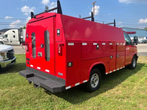 More photos of 2018 GMC Savana Commercial Cutaway 3500 Van 139" at Dayton Work Trucks, OH