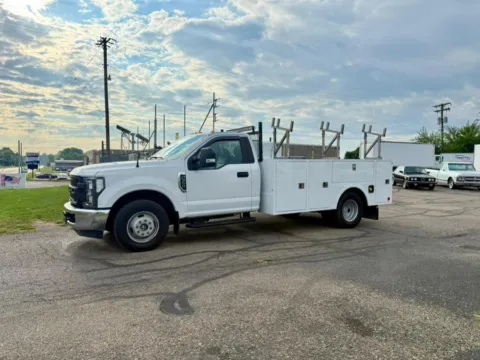 Photos of 2019 Ford Super Duty F-350 DRW XL 2WD Reg Cab 145" WB 60" CA for sale in Dayton, OH at Dayton Work Trucks