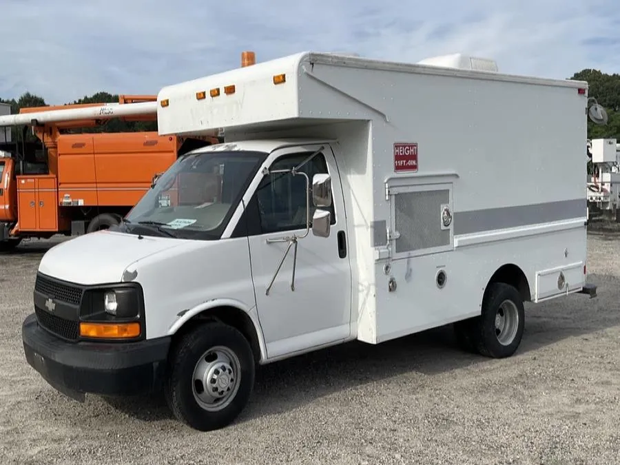 White 2006 Chevrolet Express Commercial Cutaway 139" WB C7L DRW for sale in Dayton, OH