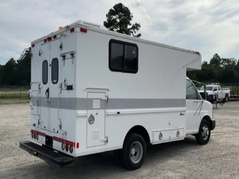 Another view of 2006 Chevrolet Express Commercial Cutaway 139" WB C7L DRW for sale in Dayton, OH at Dayton Work Trucks