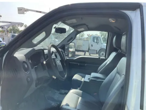 More photos of 2013 Ford Super Duty F-350 SRW 4WD Reg Cab 137" XL at Dayton Work Trucks, OH