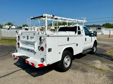 More photos of 2013 Ford Super Duty F-350 SRW 4WD Reg Cab 137" XL at Dayton Work Trucks, OH