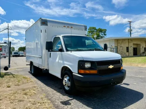 White 2017 Chevrolet Express Commercial Cutaway 3500 Van 139" for sale in Dayton, OH