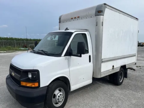White 2017 Chevrolet Express Commercial Cutaway 3500 Van 139" for sale in Dayton, OH