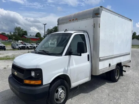 White 2017 Chevrolet Express Commercial Cutaway 3500 Van 139" for sale in Dayton, OH