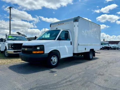 White 2017 Chevrolet Express Commercial Cutaway 3500 Van 139" for sale in Dayton, OH