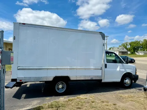 More photos of 2017 Chevrolet Express Commercial Cutaway 3500 Van 139" at Dayton Work Trucks, OH