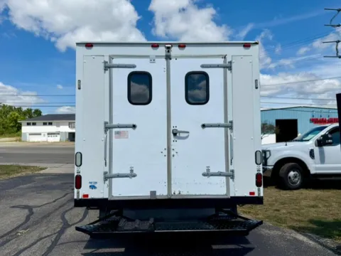 More photos of 2017 Chevrolet Express Commercial Cutaway 3500 Van 139" at Dayton Work Trucks, OH