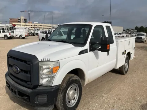 White 2015 Ford Super Duty F-350 SRW 2WD SuperCab 142" XLT for sale in Dayton, OH