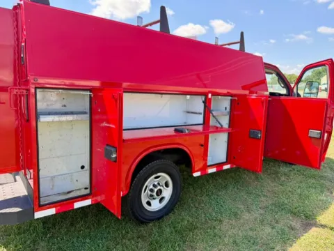 More photos of 2016 GMC Savana Commercial Cutaway 3500 Van 139" at Dayton Work Trucks, OH