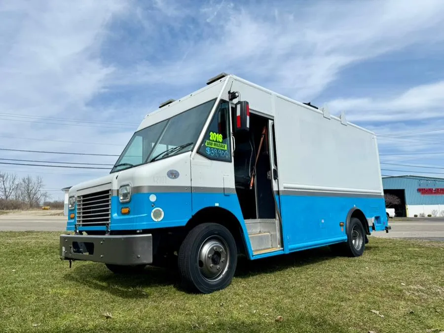 White 2014 Freightliner MT45 6.7 Cummins for sale in Dayton, OH