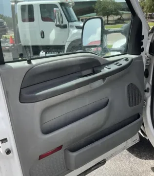 More photos of 2002 Ford Super Duty F-450 DRW Reg Cab 165" WB 84" CA XL at Dayton Work Trucks, OH