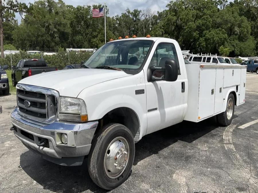 White 2002 Ford Super Duty F-450 DRW Reg Cab 165" WB 84" CA XL for sale in Dayton, OH