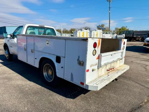 Photos of 2002 Ford Super Duty F-450 DRW Reg Cab 165" WB 84" CA XL for sale in Dayton, OH at Dayton Work Trucks