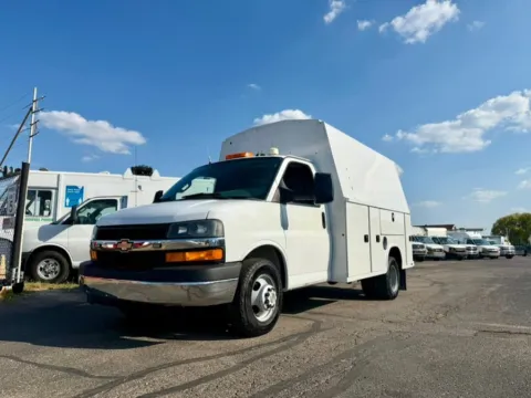 White 2017 Chevrolet Express Commercial Cutaway 3500 Van 139" for sale in Dayton, OH