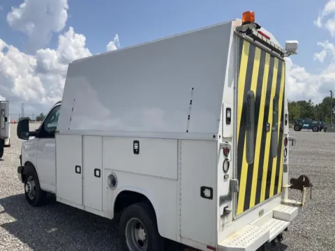 More photos of 2017 Chevrolet Express Commercial Cutaway 3500 Van 139" at Dayton Work Trucks, OH