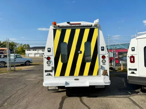 More photos of 2017 Chevrolet Express Commercial Cutaway 3500 Van 139" at Dayton Work Trucks, OH