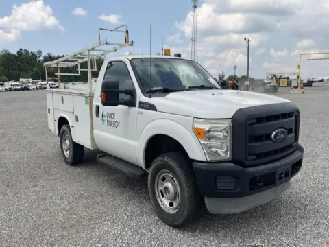 White 2013 Ford Super Duty F-350 SRW 4WD Reg Cab 137" XLT for sale in Dayton, OH