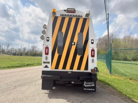 More photos of 2018 GMC Savana Commercial Cutaway 3500 Van 139" at Dayton Work Trucks, OH