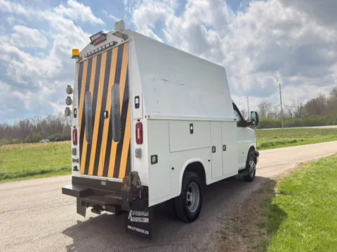 More photos of 2018 GMC Savana Commercial Cutaway 3500 Van 139" at Dayton Work Trucks, OH