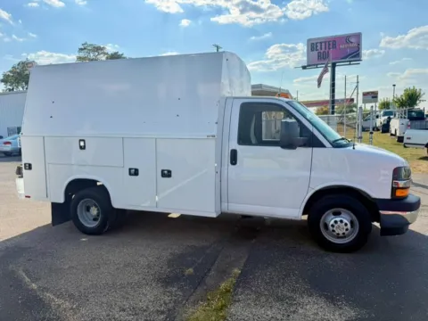More photos of 2018 GMC Savana Commercial Cutaway 3500 Van 139" at Dayton Work Trucks, OH