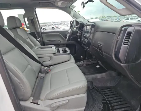 More photos of 2018 Chevrolet Silverado 2500HD 4WD Crew Cab 153.7" Work Truck at Dayton Work Trucks, OH