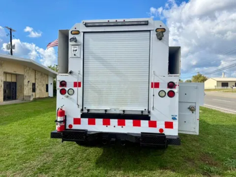 More photos of 2012 Ford Super Duty F-550 DRW 2WD Reg Cab 141" WB 60" CA XLT at Dayton Work Trucks, OH