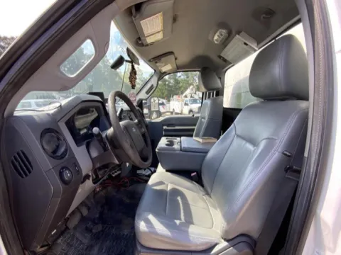 More photos of 2012 Ford Super Duty F-550 DRW 2WD Reg Cab 141" WB 60" CA XLT at Dayton Work Trucks, OH