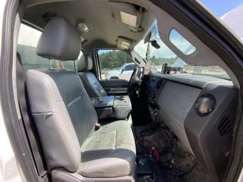More photos of 2012 Ford Super Duty F-550 DRW 2WD Reg Cab 141" WB 60" CA XLT at Dayton Work Trucks, OH