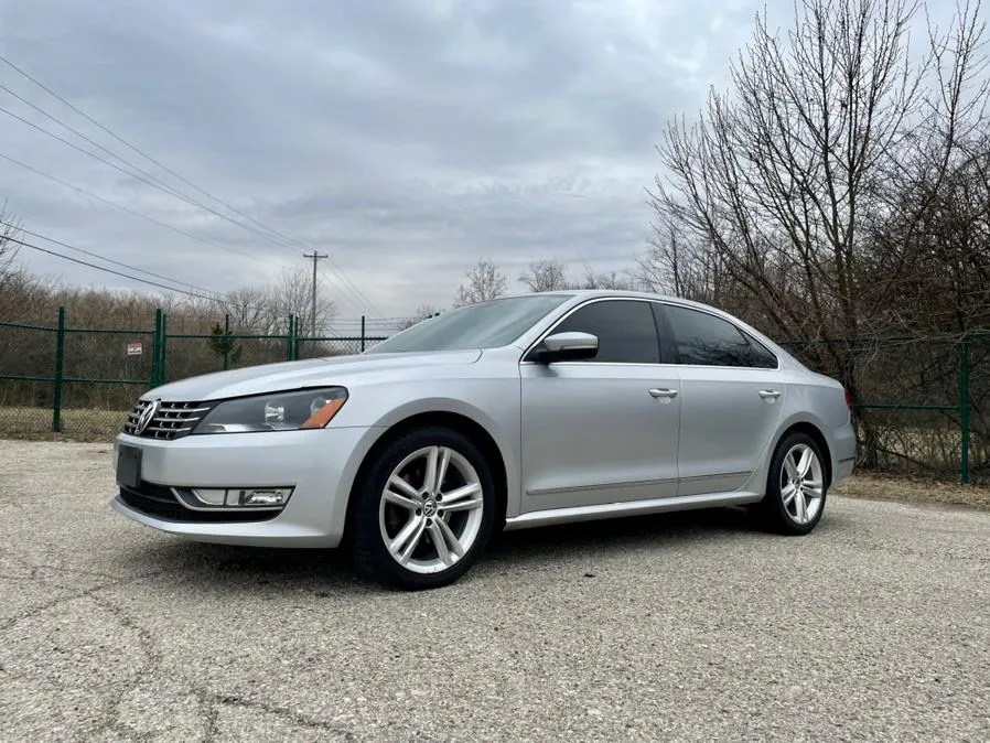 Silver 2014 Volkswagen Passat 4dr Sdn 2.0L DSG TDI SE w/Sunroof & Nav for sale in Dayton, OH
