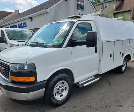 White 2017 GMC Savana Commercial Cutaway 3500 Van 139" for sale in Dayton, OH
