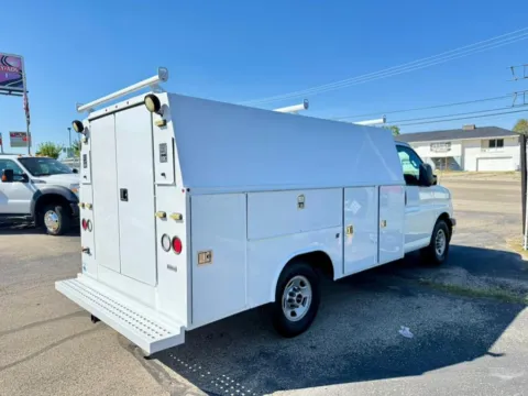 More photos of 2017 GMC Savana Commercial Cutaway 3500 Van 139" at Dayton Work Trucks, OH