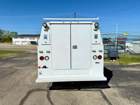 More photos of 2017 GMC Savana Commercial Cutaway 3500 Van 139" at Dayton Work Trucks, OH