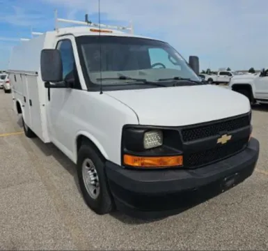 White 2017 Chevrolet Express Commercial Cutaway 3500 Van 139" for sale in Dayton, OH
