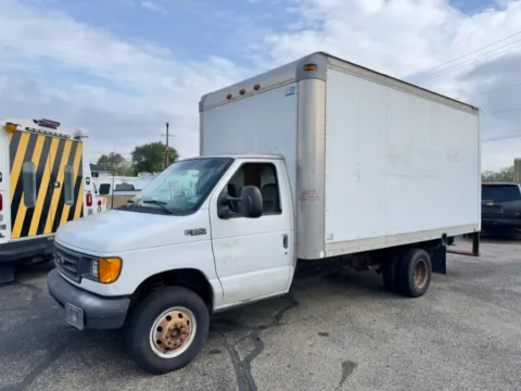White 2003 Ford Econoline Commercial Cutaway E-350 Super Duty 158" WB DRW for sale in Dayton, OH