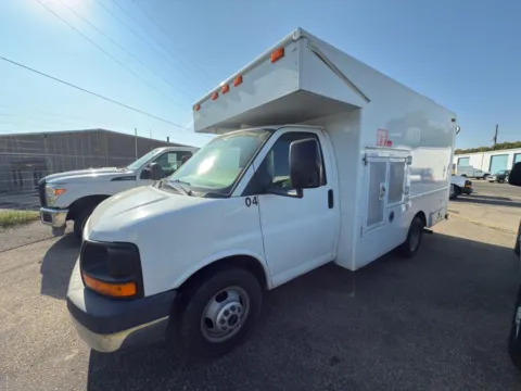 White 2007 GMC Savana Cutaway 139" WB C7L DRW for sale in Dayton, OH