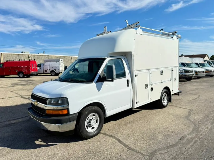 White 2017 Chevrolet Express Commercial Cutaway 3500 Van 139" for sale in Dayton, OH