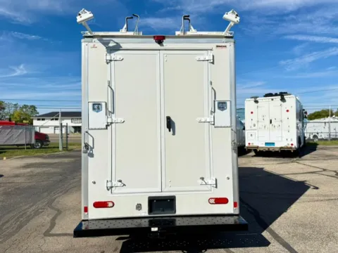 More photos of 2017 Chevrolet Express Commercial Cutaway 3500 Van 139" at Dayton Work Trucks, OH