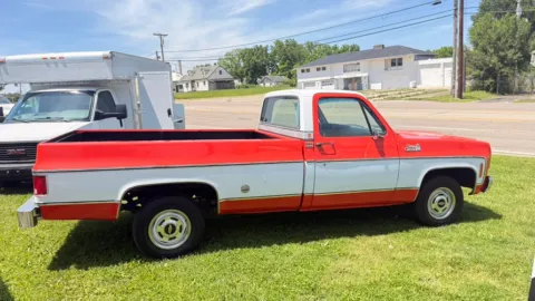 More photos of 1976 GMC Sierra C10 1500 Square Body at Dayton Work Trucks, OH