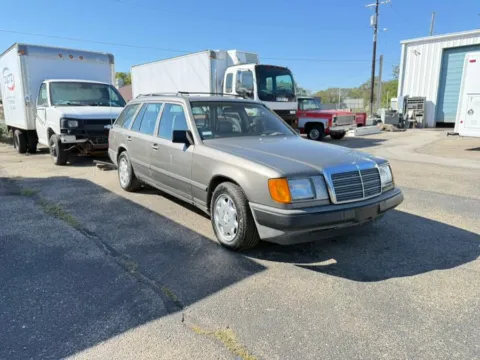 More photos of 1987 Mercedes-Benz 300 Series 4dr Wagon 300TD Auto at Dayton Work Trucks, OH