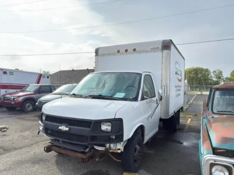 White 2006 Chevrolet Express Commercial Cutaway 139" WB C6Y SRW for sale in Dayton, OH