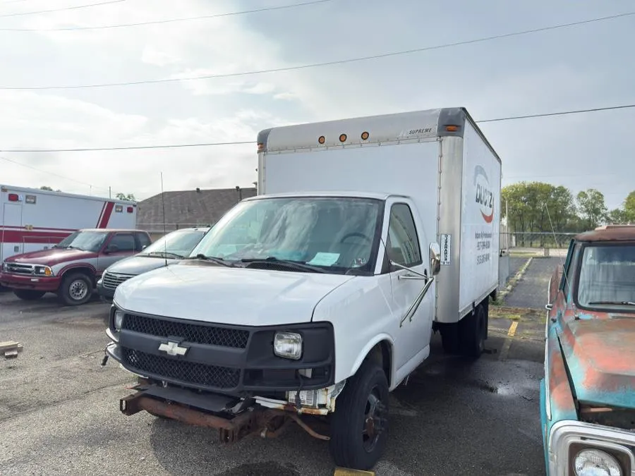 White 2006 Chevrolet Express Commercial Cutaway 139" WB C6Y SRW for sale in Dayton, OH