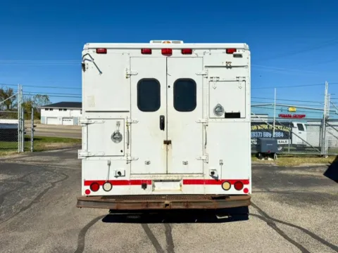 More photos of 2009 GMC Savana Cutaway RWD 3500 139" WB Work Van at Dayton Work Trucks, OH