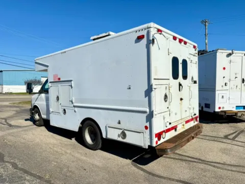 More photos of 2009 GMC Savana Cutaway RWD 3500 139" WB Work Van at Dayton Work Trucks, OH