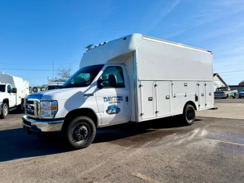 White 2017 Ford E-Series Cutaway E-450 DRW 158" WB for sale in Dayton, OH