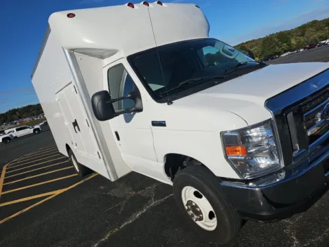 White 2017 Ford E-Series Cutaway E-450 DRW 158" WB for sale in Dayton, OH