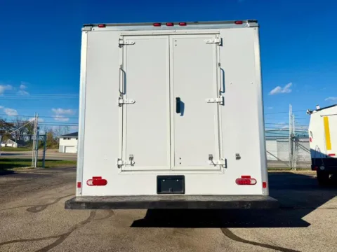 More photos of 2017 Ford E-Series Cutaway E-450 DRW 158" WB at Dayton Work Trucks, OH