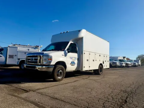 White 2017 Ford E-Series Cutaway E-450 DRW 158" WB for sale in Dayton, OH