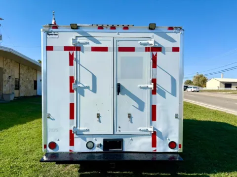 More photos of 2009 Chevrolet Express Commercial Cutaway RWD 3500 177" WB Work Van at Dayton Work Trucks, OH